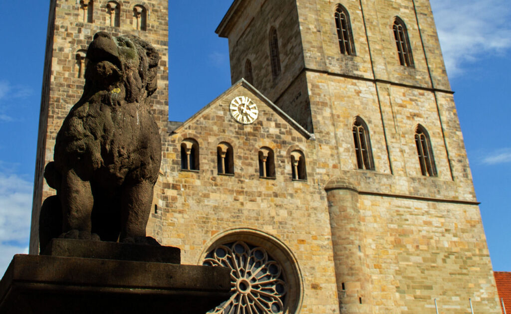Der Löwenpudel von Osnabrück: Eine Entdeckungsreise zu einem ungewöhnlichen Monument