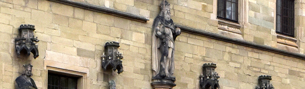 Statue Karl des Großen am Osnabrücker Rathaus